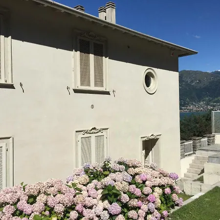Maison Blanche Bed & Breakfast *